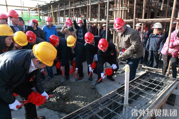 集团公司承建的山水香堤左岸2#、3#、4#楼项目封顶-易彩堂官网