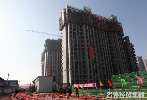 集团公司承建的山水香堤左岸2#、3#、4#楼项目封顶-易彩堂官网