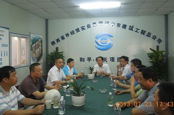 集团董事长肖玉龙视察汉建总在西安的建设工地-易彩堂官网