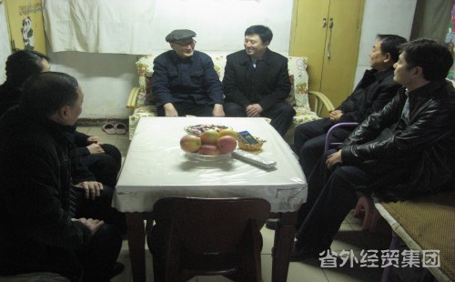省国资委副主任周书年慰问止园饭馆难题老党员-易彩堂官网
