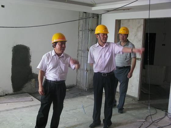 集团公司董事长肖玉龙视察集团所属止园饭馆二期装修刷新工程-易彩堂官网