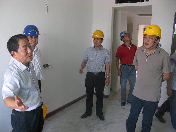 集团公司总司理赵彬检查指导止园饭馆二期装修刷新工程-易彩堂官网