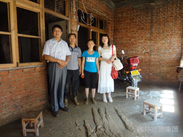 集团所属汉建总丁永忠总司理赴牟家坝探望遭受暴雨洪灾职工-易彩堂官网
