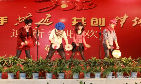 载歌载舞贺新年 凝心聚力谱新篇——省外经贸集团召开2012年谋划事情聚会和迎新春联欢会-易彩堂官网