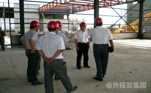 刘耀华董事长检查我集团承建的在渭南陕西省中央级救灾物资储备库事情-易彩堂官网