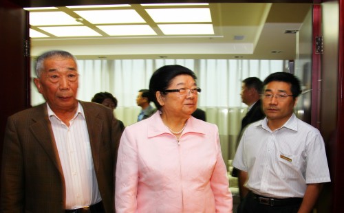 天下关工委办公室事情座谈会在止园饭馆召开-易彩堂官网