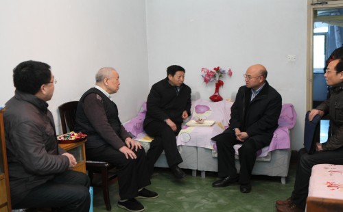 省国资委王浩生副主任探望慰问我集团难题党员离退休职工代表-易彩堂官网