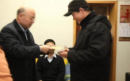 省国资委王浩生副主任探望慰问我集团难题党员离退休职工代表-易彩堂官网