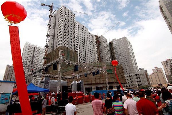 我公司承建的西安长丰园小区11号楼主体工程举行封顶仪式-易彩堂官网