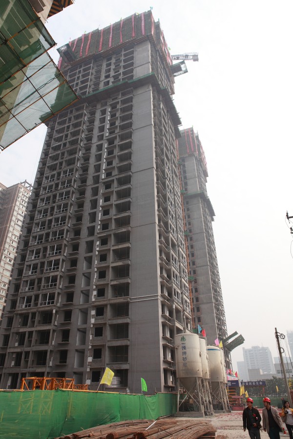 集团所属建设一公司承建的旭景崇盛园二期13#楼主体封顶仪式于今日举行-易彩堂官网