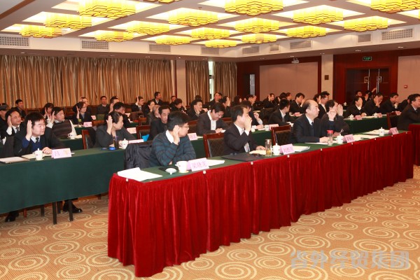 集团公司召开2015年岁情聚会暨一届二次职工代表大会-易彩堂官网