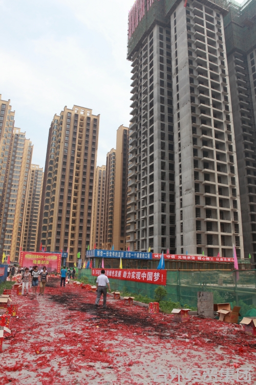 集团建设一公司承建南姜村工程举行封顶仪式-易彩堂官网