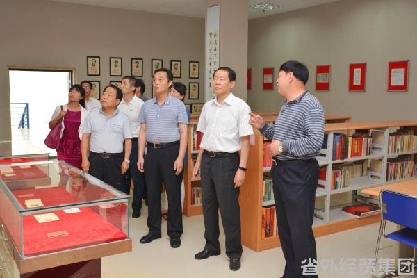 集团公司董事长肖玉龙一行赴商洛学院商谈校企相助意向-易彩堂官网