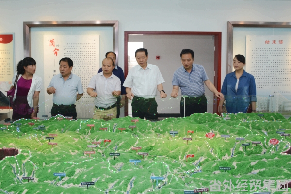 集团公司董事长肖玉龙一行赴商洛学院商谈校企相助意向-易彩堂官网