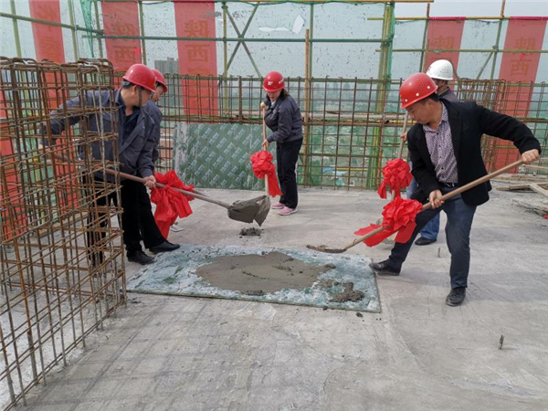封顶-王啸天+建安四序花城项目部.jpg