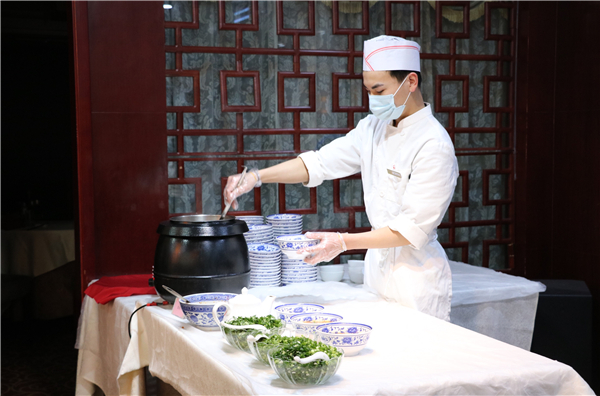 食物的清静鲜味，，，，，，我们一直在专心烹饪.jpg