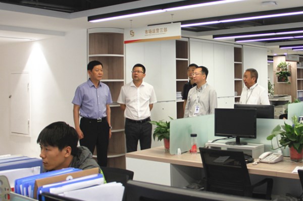 集团公司董事长肖玉龙一行莅临易通调研指导-易彩堂官网