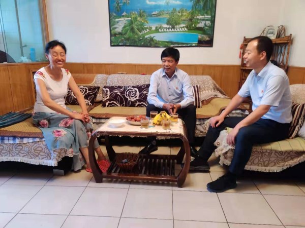 陕海投“七一”前夕走访慰问外洋党员眷属-易彩堂官网