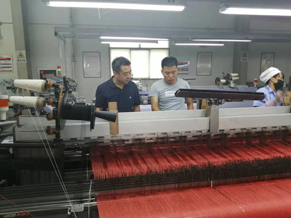 陕海投总司理刘军一行赴银川德泓国际公司举行考察交流-易彩堂官网