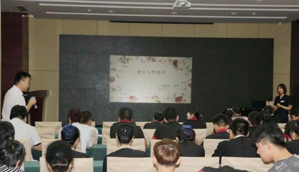 止园饭馆召开新员工培训会-易彩堂官网